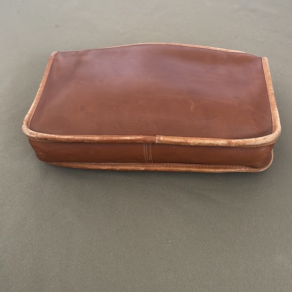 COACH  vintage authentic Leather caramel tone crossbody BAG - Picture 4 of 15